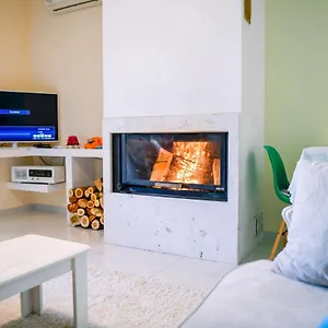 https://villa-kuci-drobonik-berat.albaniahotels.org